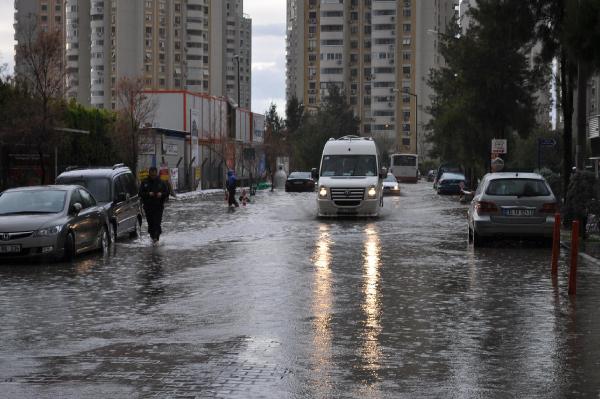 Fırtına ve yağmur hayatı olumsuz etkiledi