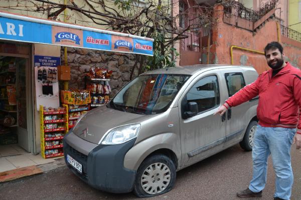 İzmit'te 10 aracın lastikleri kesildi