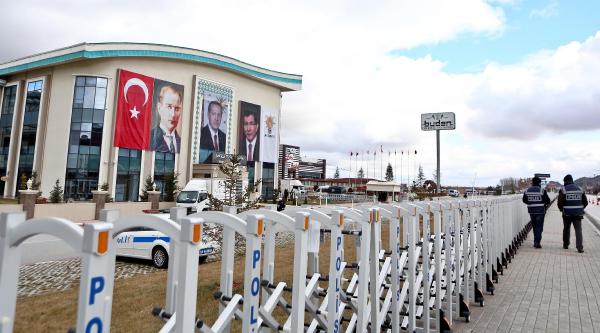 Ak Parti'nin Afyonkarahisar kampı başladı