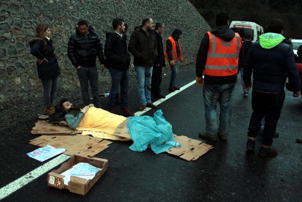 Zonguldak'ta 2 otomobil çarpıştı: 1 ölü, 6 yaralı