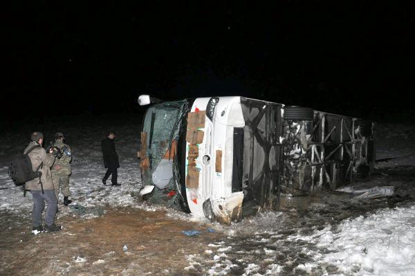 Elazığ'da otobüs devrildi: 26 yaralı