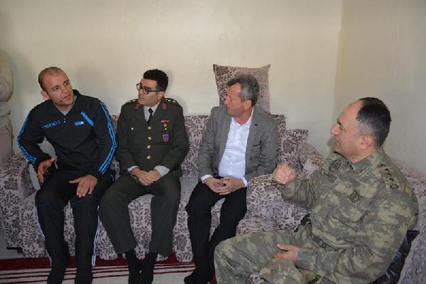 Gazi üsteğmene anlamlı ziyaret