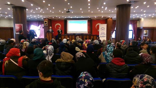 Diyanet'in, umreye götüreceği işitme engelli 66 öğreniye müftülükte seminer