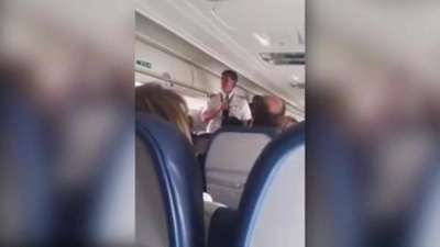 Yolcu uçağında korku dolu anlar… Pilot tuvalete gitti, kokpit kapısı arızalandı, pilot dışarıda kaldı…