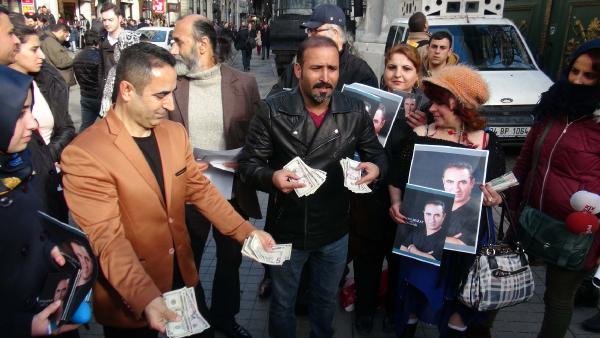 Albüm tanıtımı için dolar dağıttılar