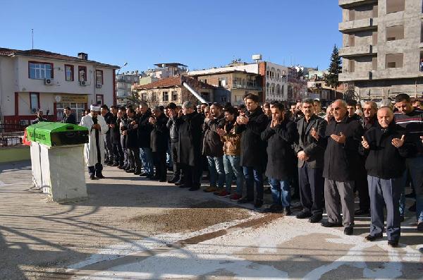 Domuz gribi şüphesiyle tedaviye alındığı hastanede ölen kadın toprağa verildi