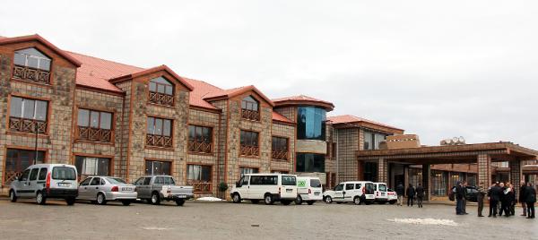 Rize'de Karadeniz mimarisindeki 5 yıldızlı otel hizmete girdi