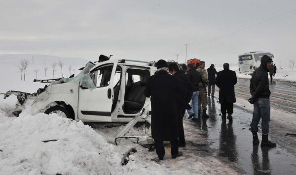 Bitlis’te trafik kazası 1 ölü, 1 yaralı