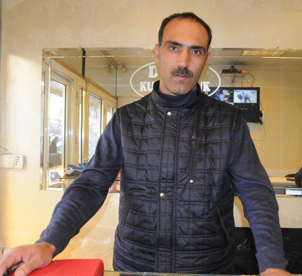Kuyumcuda soygun girişiminde çıkan çatışma kamerada