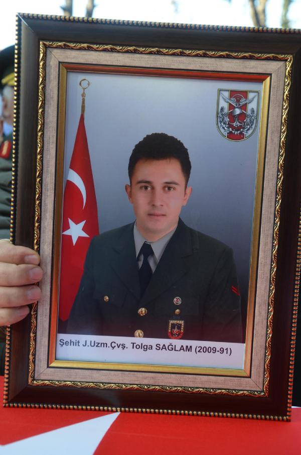 5 bin Aydınlı, Sur'da şehit düşen asker eniştesini uğurladı