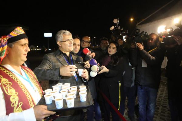 Ak Parti kampında salepli 10 Ocak Çalışan Gazeteciler Günü kutlaması