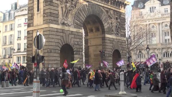 Paris’te 2013 yılında öldürülen üç PKK’lı kadın için anma yürüyüşü düzenlendi