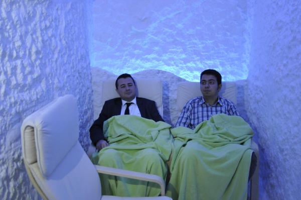 İzmit'te 1.5 ton tuzun içerisinde şifa arıyorlar