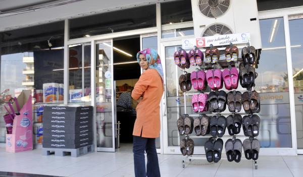 Kasiyere 'Kafana sıkarım' dedikten sonra kasayı soydu