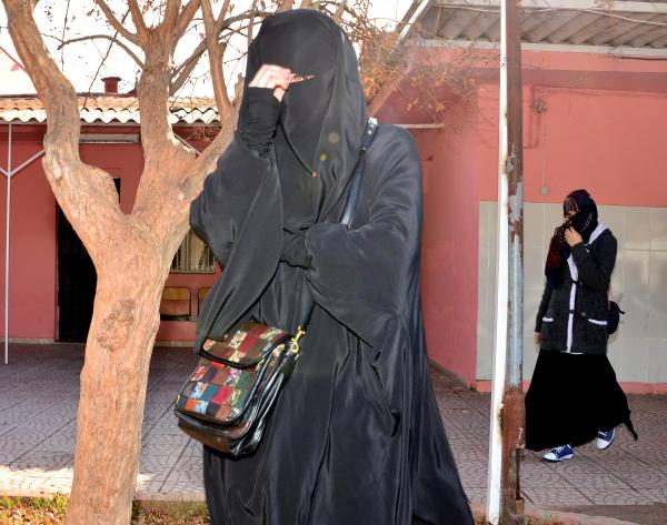 Adana'da IŞİD'e katılmak isteyen 16 Rus ve Mısırlı yakalandı