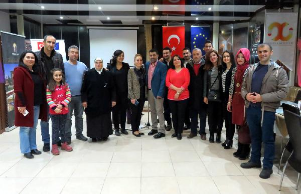 Midyat Kaymakamı Bingöl: Çockularını okula göndermeyenler ile hendeklerin arkasına gönderen aynı zihniyetin ürünü