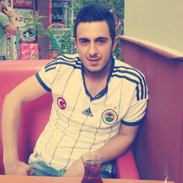 Kaldığı apartta intihar etti