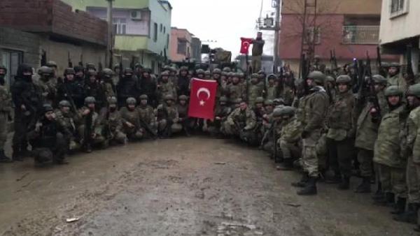Asker, operasyondan sonra komando andını okudu