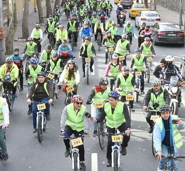 Gazeteciler özgürlüğe pedal çevirdi