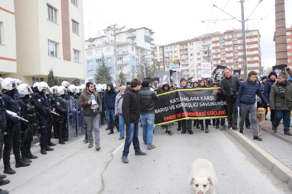 Ankara'daki saldırıda ölenler, Eskişehir'de Ali İsmail Korkmaz'ın heykeli önünde anıldı