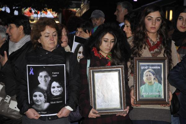 HDP'li kadınlar öldürülen kadınları andı