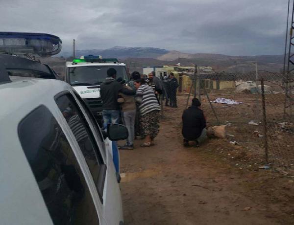 Boşanmak isteyen karısını yaralayıp, aynı tüfekle intihar etti