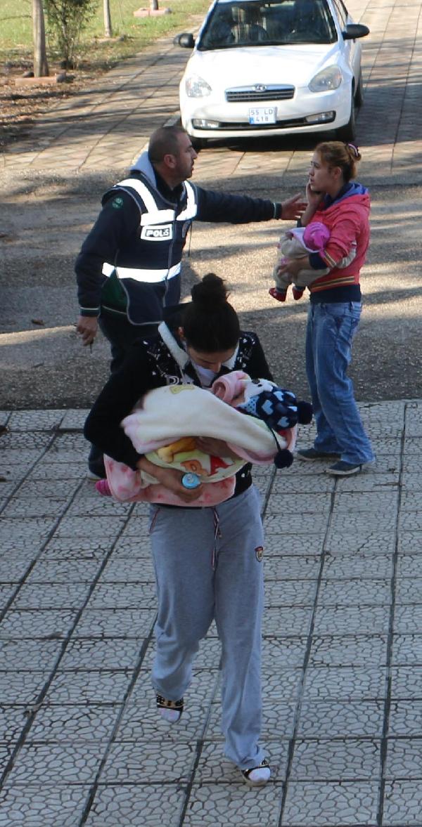 Hırsızlık suçundan yakalandılar kucaklarındaki bebeklerle adliyeye sevk edildiler