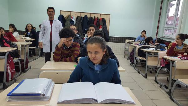 Görme engelli lise öğrencisi, okuma azmiyle engelleri aşıyor