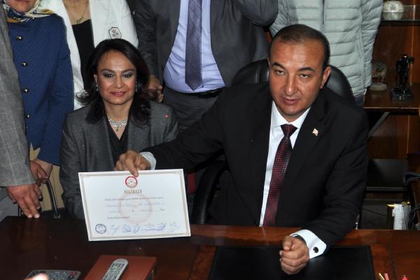 Ak Parti'den ihracı istenen Başkan Öztürk'ün eşi, belediyedeki görevinden istifa etti
