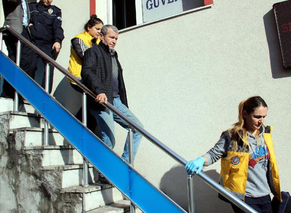 İşyerinin önünde silahlı saldırıda yaralandı