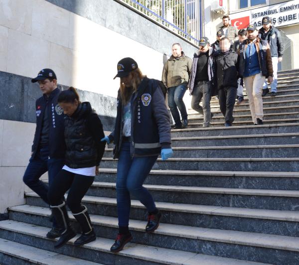 Kendilerine polis süsü vererek gasp yapan şüpheliler yakalandı