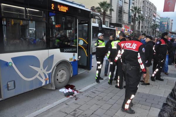 Otobüsü fark etmeyince ağır yaralandı