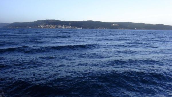 Çanakkale Boğazı'nda feribot seferlerine fırtına engeli