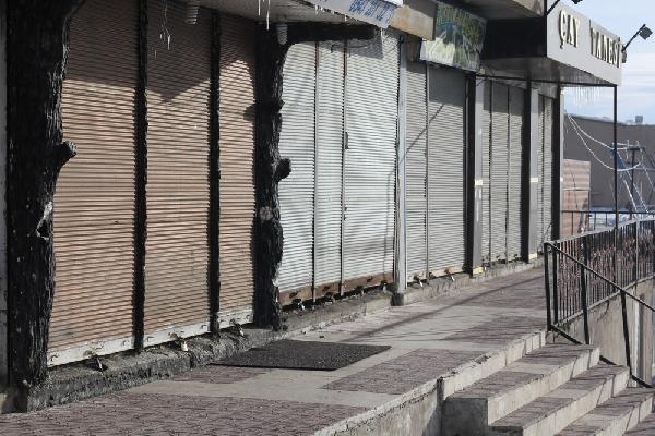 Başkale'de kepenkler açılmadı