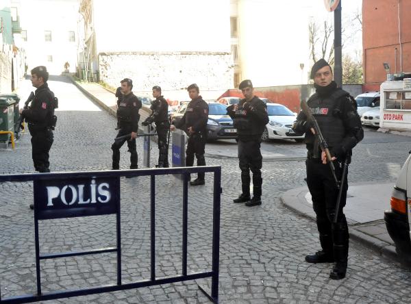 Yaralananlar arasında 1 Peru ve  1 Alman vatandaşı var
