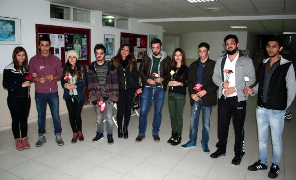 Kadına şiddeti erkeklere yaptıkları makyajla anlattılar