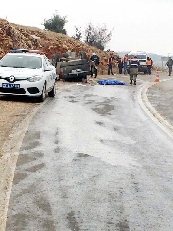 Nurdağı'nda kamyonet devrildi: 1 ölü, 4 yaralı