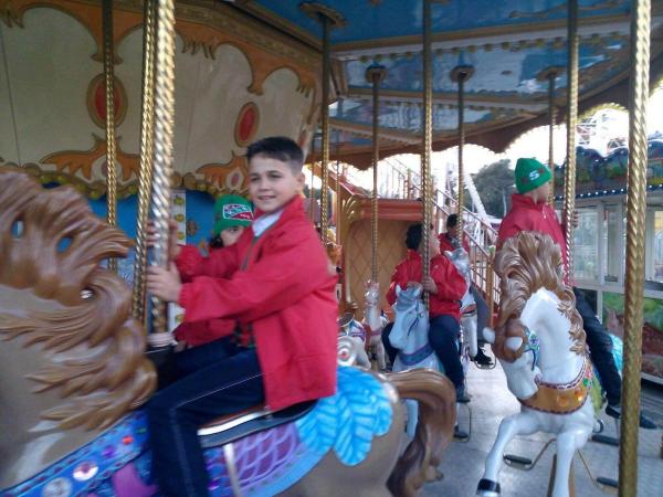 Bombalardan kaçtılar, lunaparkta coştular