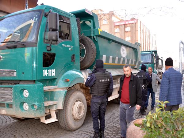 Sur'daki bir sokakta, sokağa çıkma yasağı 2 saat kaldırıldı (2)