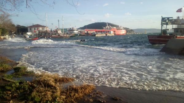 Lodos Erdek'i yine vurdu