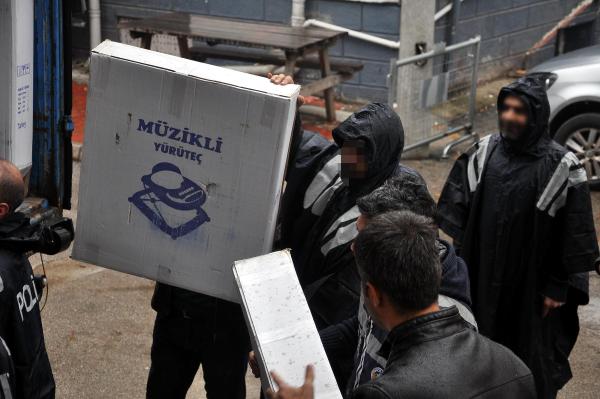 Bebek yürüteçleri kutusundan kaçak sigara çıktı