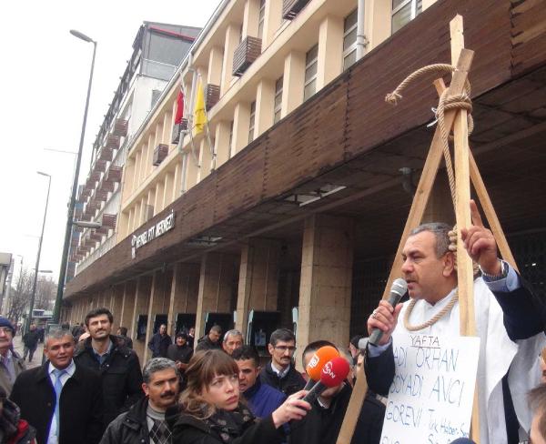 PTT önüne darağaçlı protesto eylemi