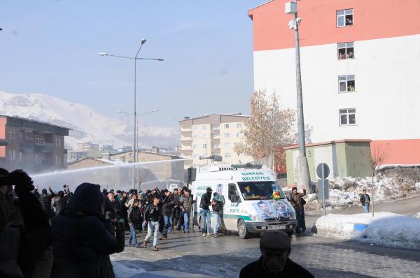 Van'da öldürülen PKK'lı Hakkari'de toprağa verildi