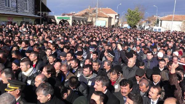 Şehit polis Ayhan Demirel'i son yolculuğuna 6 bin kişi uğurladı-ek fotoğraf
