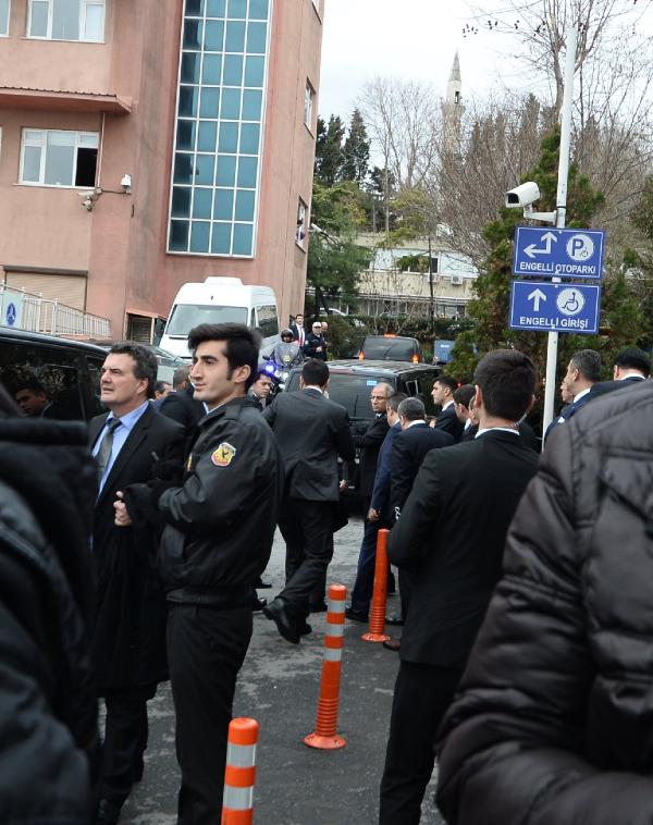 Başbakan Davutoğlu Samatya'da yaralıları ziyaret etti