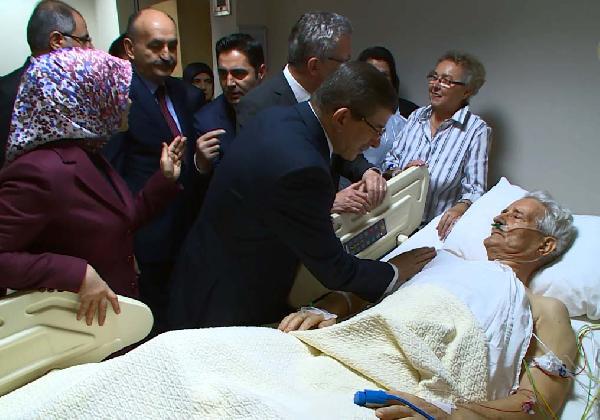 Başbakan Davutoğlu, yaralıları ziyaret etti