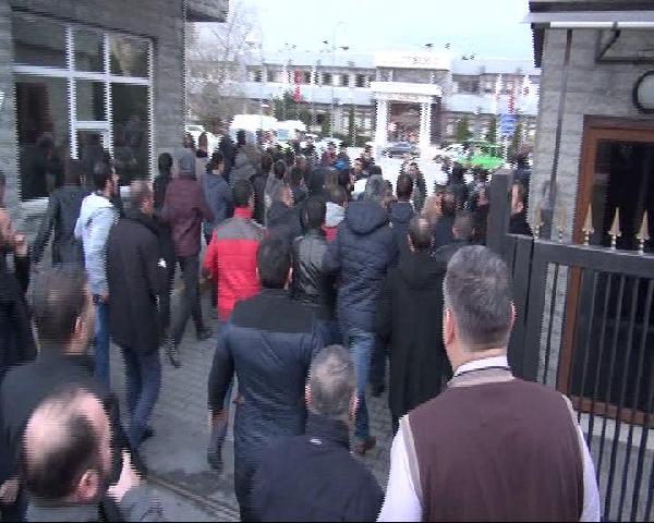 Amigo sefa'nın cenazesi Adli Tıp'a getirildi, onlarca taraftar kapıları aşarak bahçeye girdi