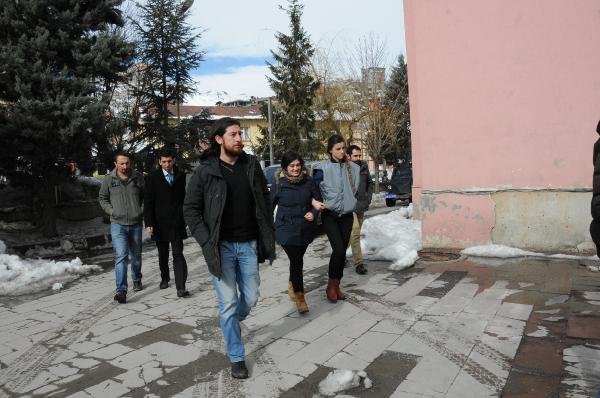 Hakkari'de, bildiriye imza atan okutmana gözaltı