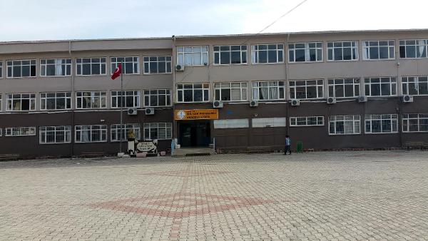 İdil'de, PKK içinde öğrenciler bulunduğu sırada 8 okul ve 1 yurda saldırdı