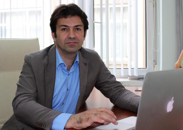 Doç.Dr. Öztümer: Karlı havalarda kısa adımlarla yürünmeli